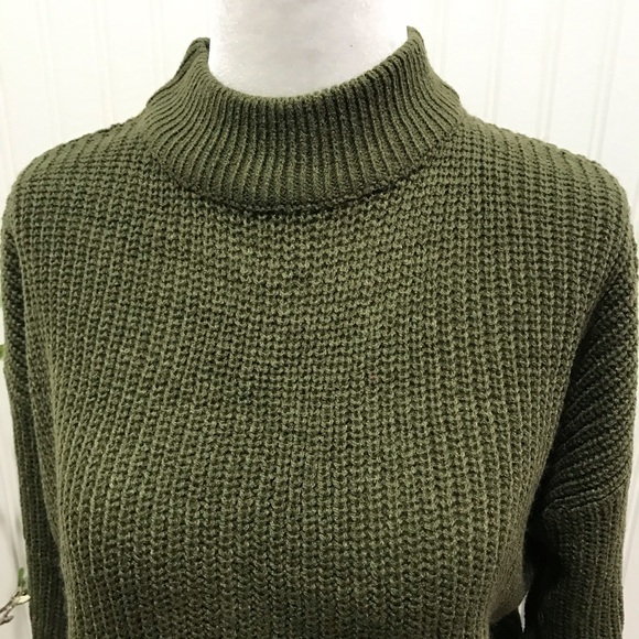CROPPED OLIVE GREEN SWEATER - Picture 2 of 10